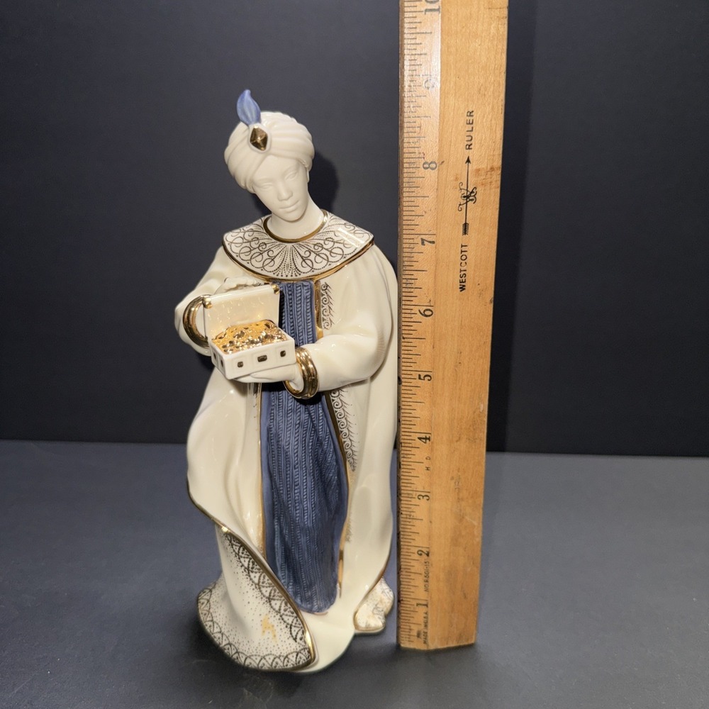 Lenox First Blessing Balthazar Figurine Nativity Wise Man Porcelain Gold Trim - Picture 7 of 7